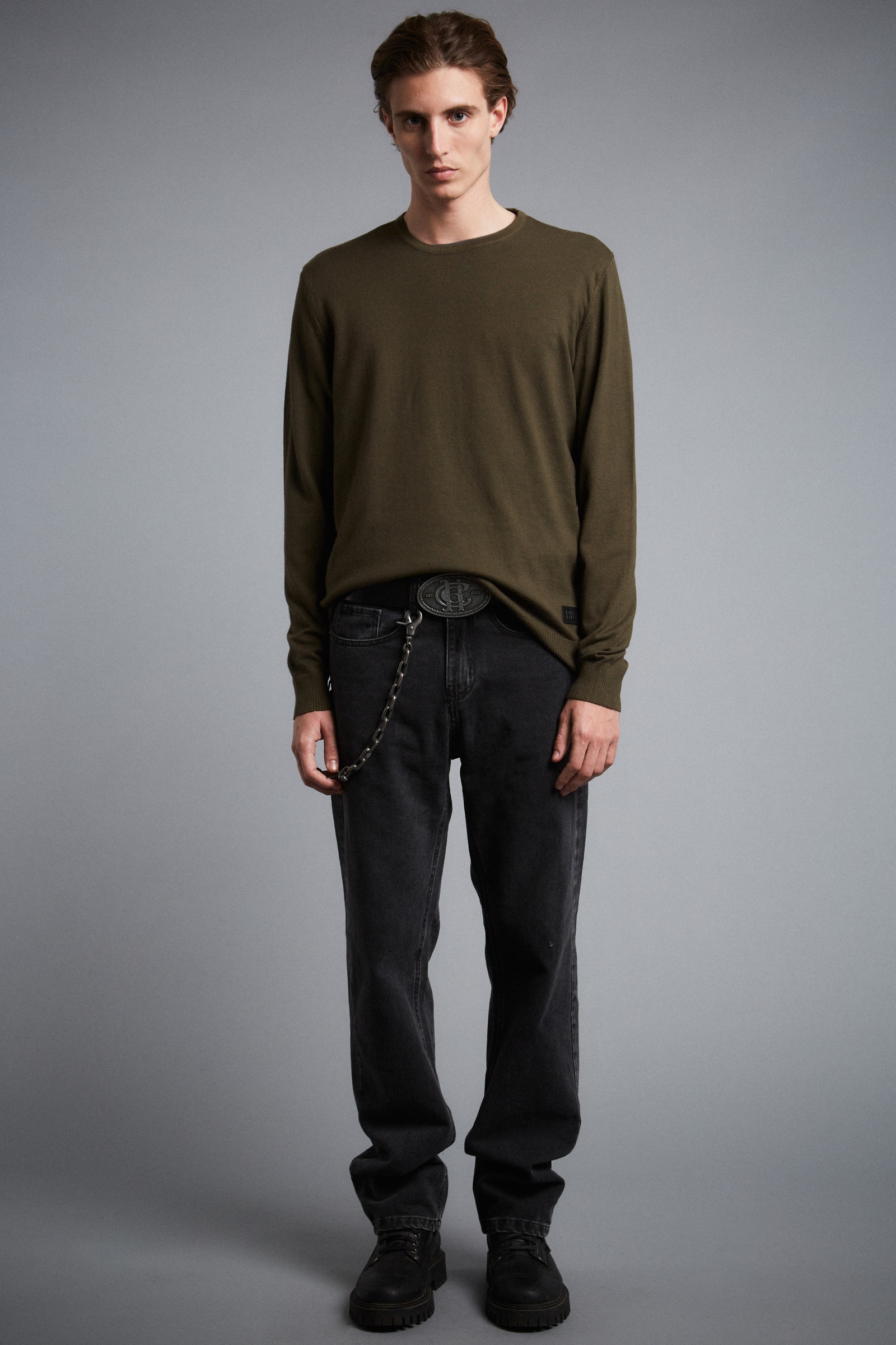 SWEATER GARAGE ROAD 01