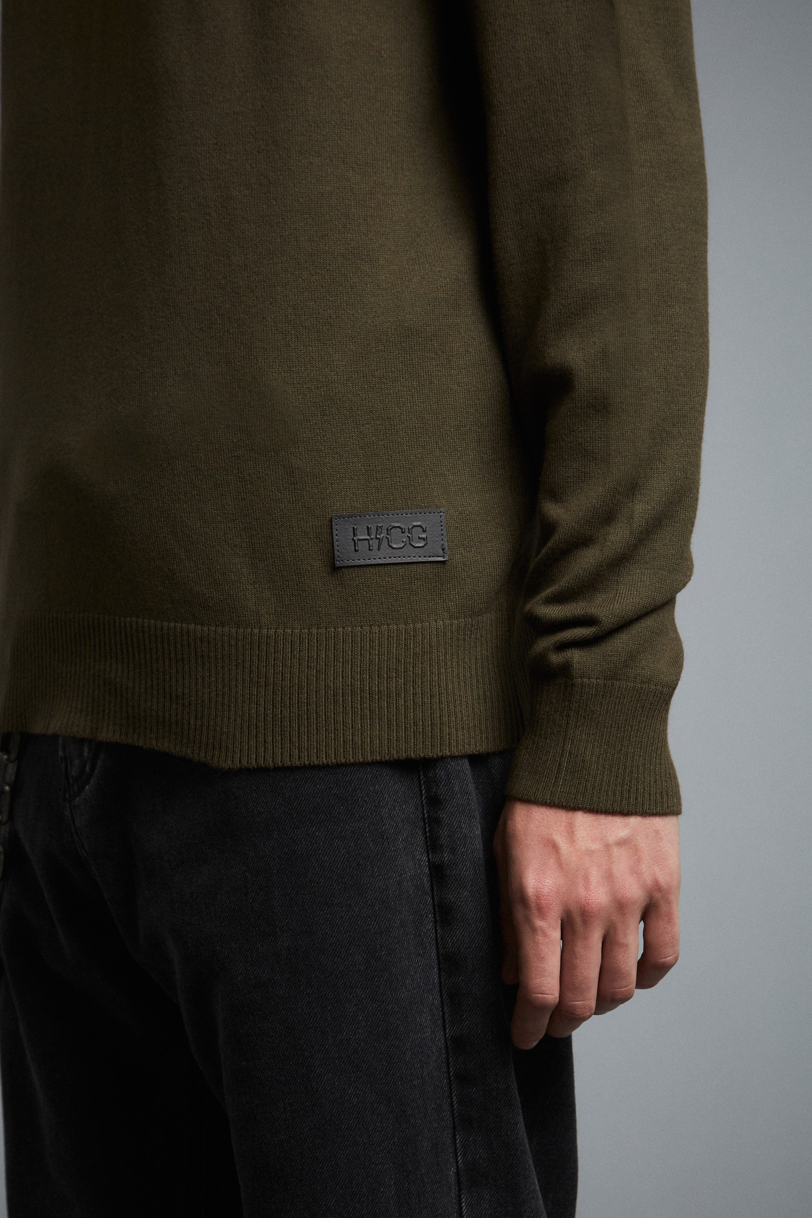 SWEATER GARAGE ROAD 01