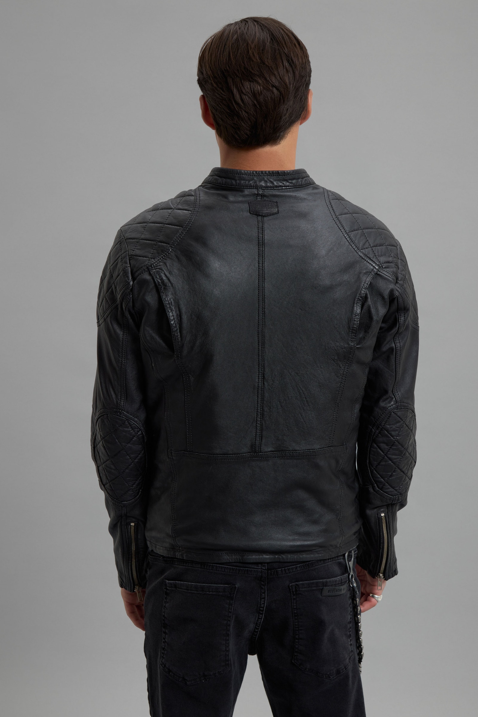 CAMPERA CUERO CHAIN HCG                                                                              