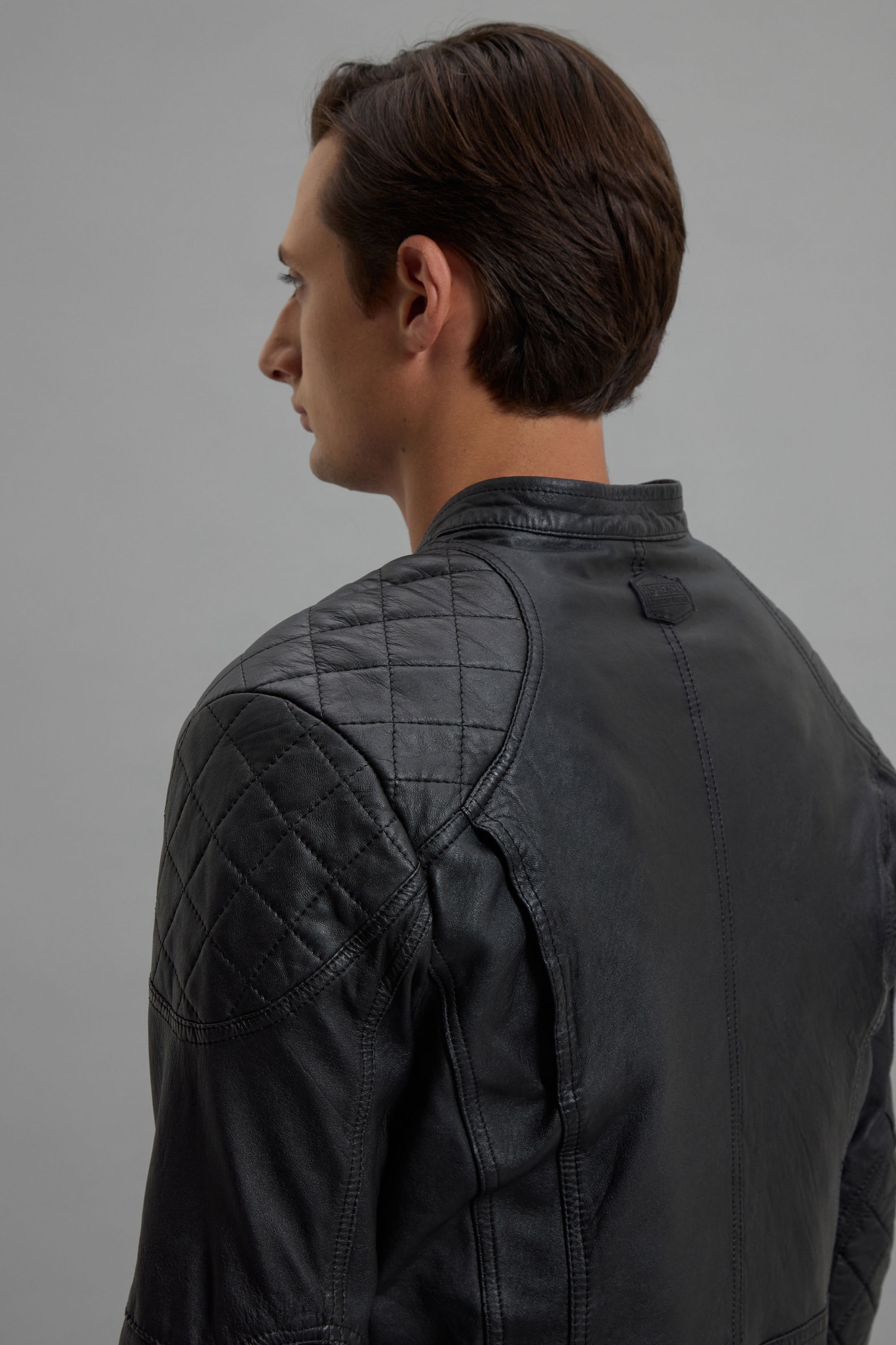 CAMPERA CUERO CHAIN HCG                                                                              
