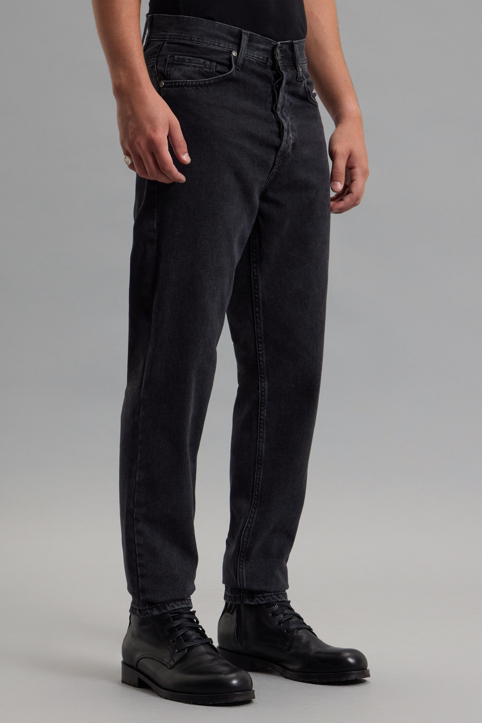 JEANS CARROT BLACK