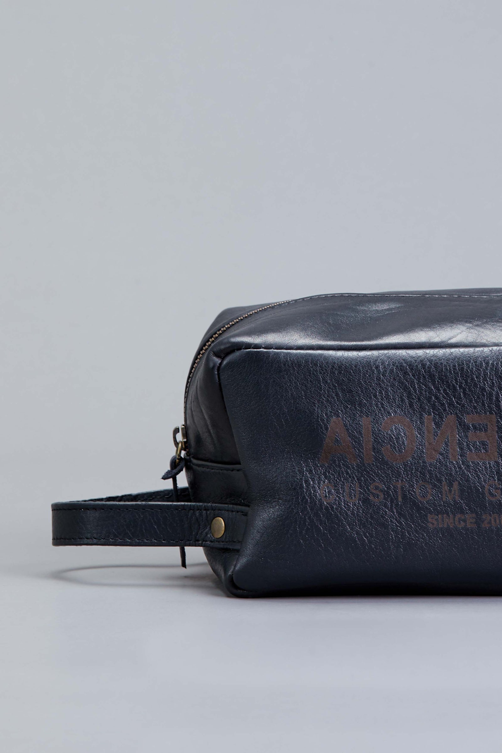 NECESSAIRE CUERO LIFE