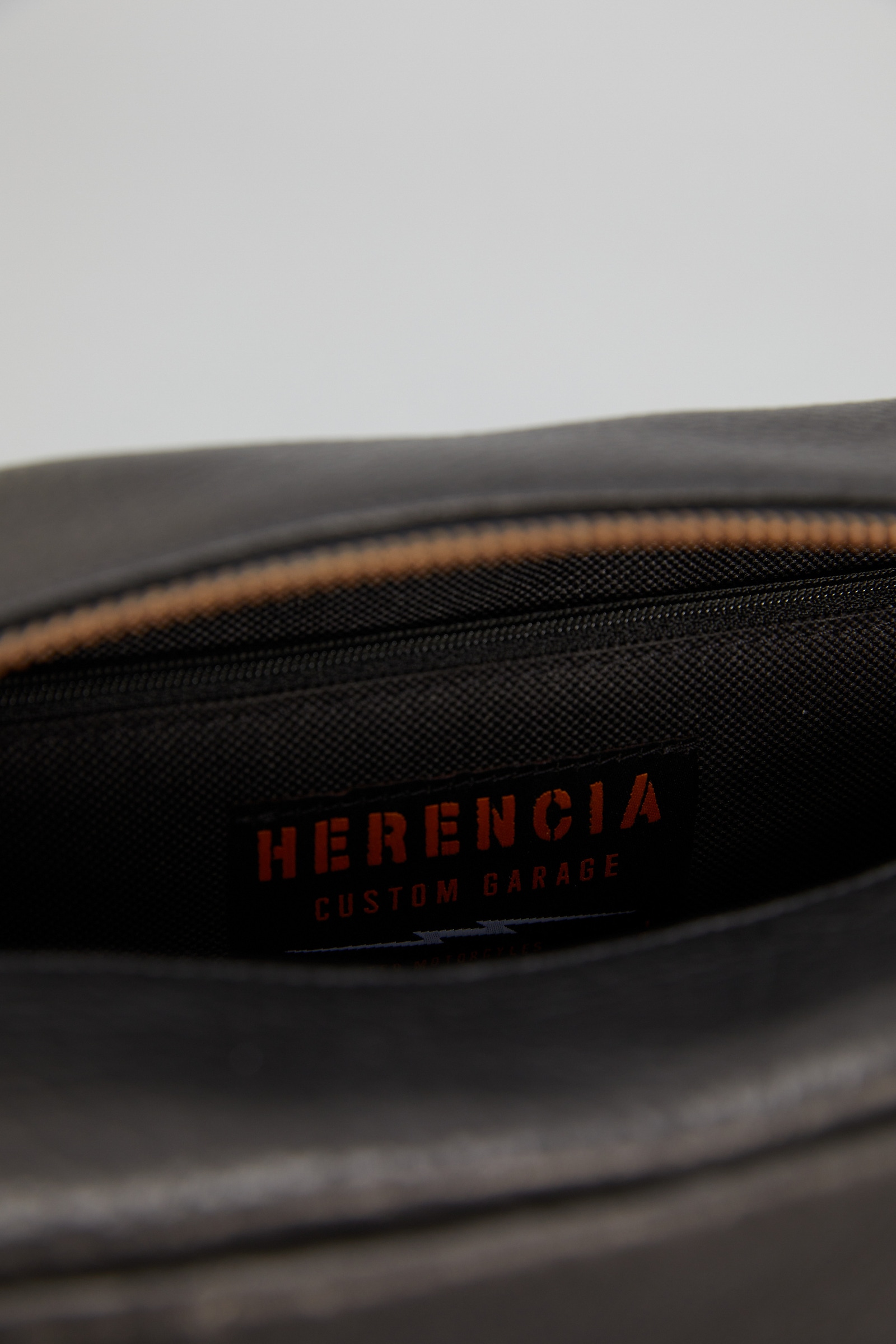 NECESSAIRE CUERO RIDER                                                                               