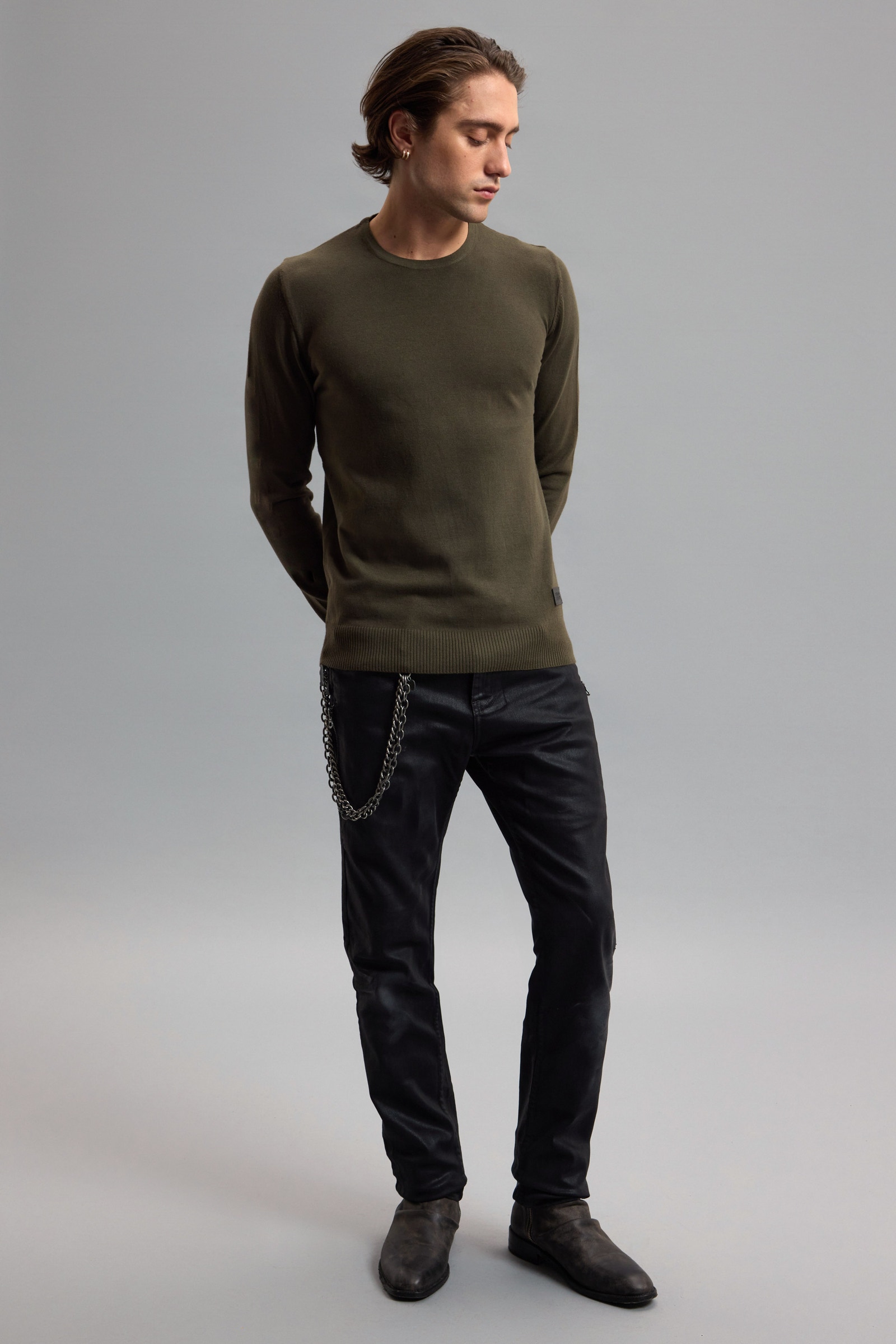 SWEATER GARAGE ROAD 01