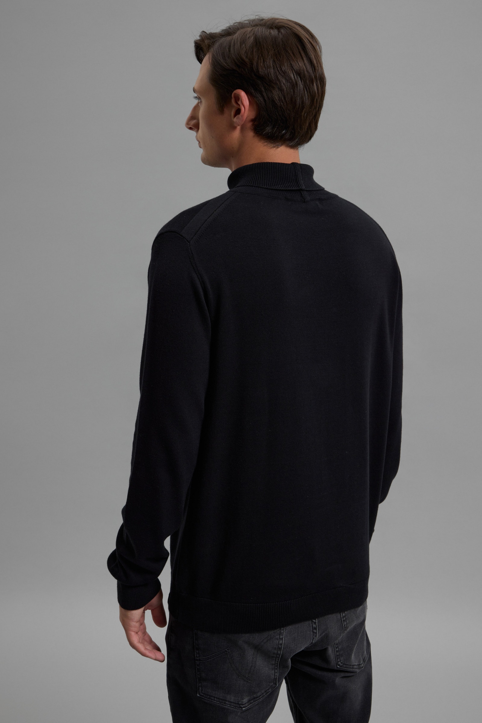 SWEATER GARAGE HIGH-NECK
